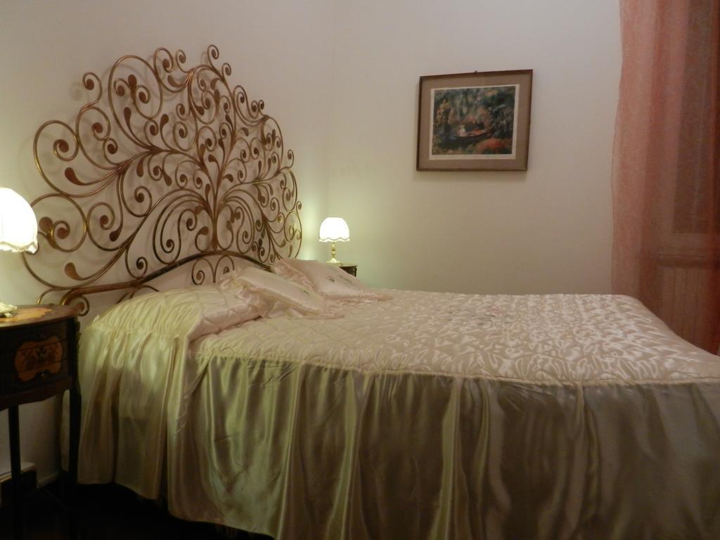 ليكو Villa Puccini Bed & Breakfast الغرفة الصورة